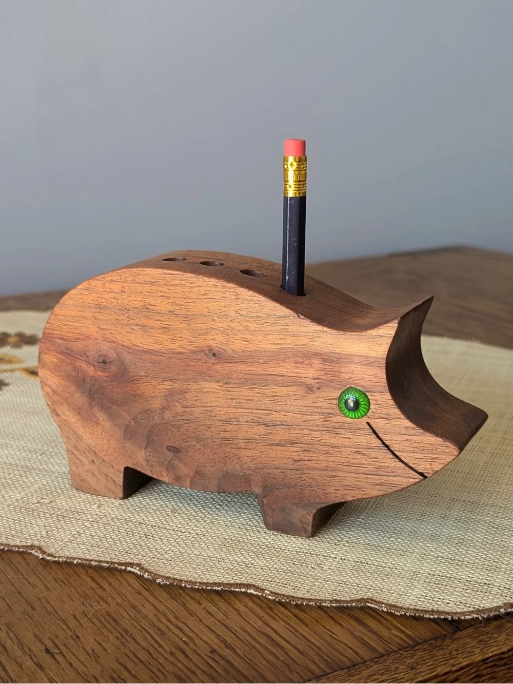 Vintage Hand-carved Wooden Walnut Green-eyed Pig Pencil Holder Desk Organizer 🐷